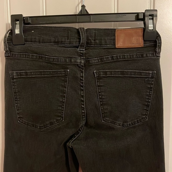 Madewell women’s 25 button fly 9” High-Rise Skinny Black Jeans. Raw frayed hem. - Picture 9 of 12